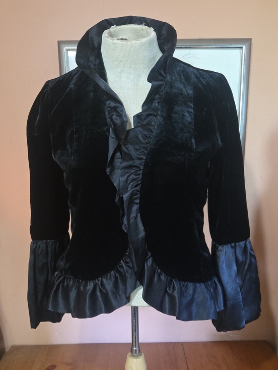 Camille La Vie Jackets & Blazers - Camille La Vie Black Velvet And Silk Ruffle Jacket Womens Size 10